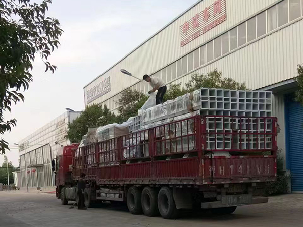 日產(chǎn)300噸<a href=http://www.duomicrm.com/product/ target=_blank class=infotextkey>玉米深加工設(shè)備</a>發(fā)貨現(xiàn)場